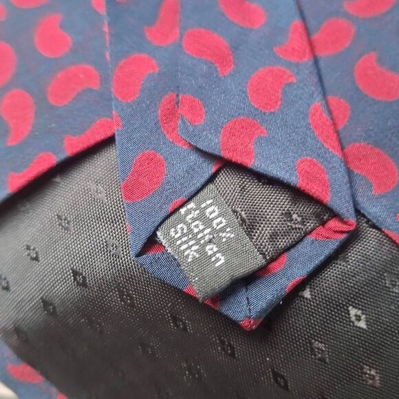 Mario Valentino 100% Silk Italian Designer Necktie – Red & Navy Modern Print - Picture 5 of 6
